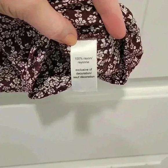 Maurices Floral Burandy Sleeveless Tank Top Size 2 - Picture 6 of 6